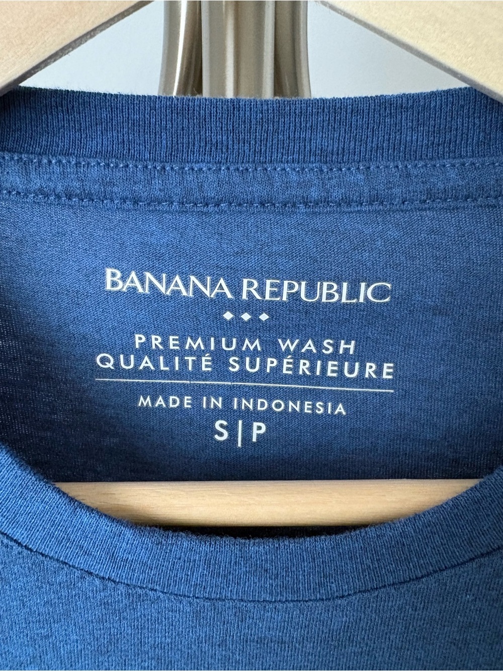 Banana Republic Men's Crew Neck T-Shirt — Blue - Picture 3 of 4